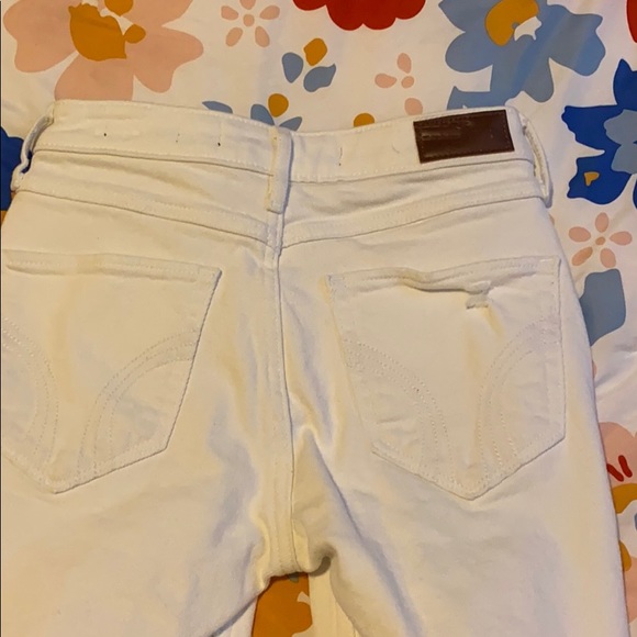 Hollister White High-waisted Distressed Jeans - Picture 4 of 4
